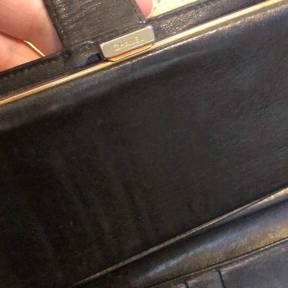 Authentic CHANEL Caviar Skin CC Logo Long Black Bifold Kisslock Wallet - Picture 8 of 15